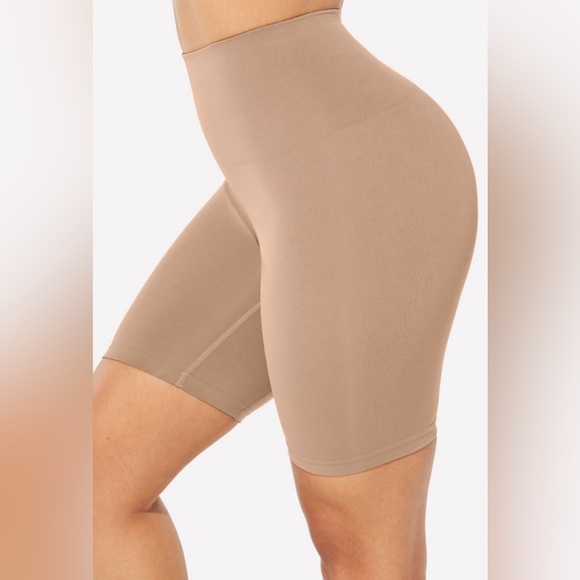 Fabletics YITTY Nearly Naked Shapewear High Waist Short - Picture 2 of 11